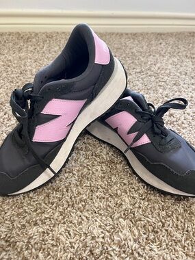New Balance Women’s Black & Pink Retro Running Sneakers
